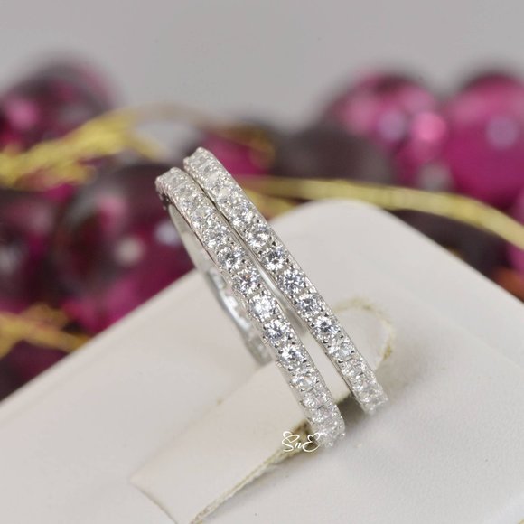 Elegant Silver Diamond Ring - Picture 4 of 5